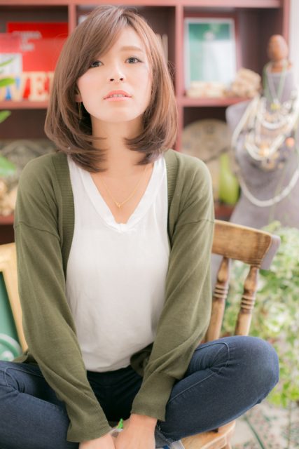 透け感カラーで大人ミディ