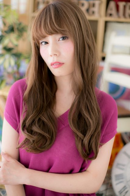 ニュアンス感ある&#8230;くせ毛風小顔ロング