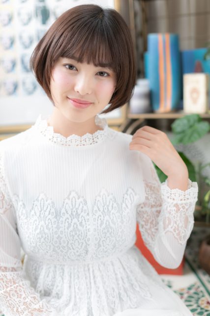 好感ローライト小顔前下がりナチュラルボブ