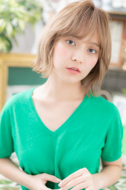 外国人風シアカラー前下がり外ハネミディ