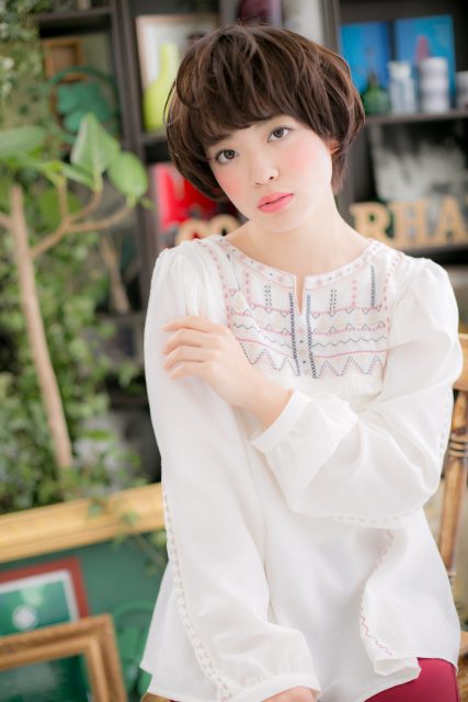 ダークアッシュくせ毛風グラボブショート