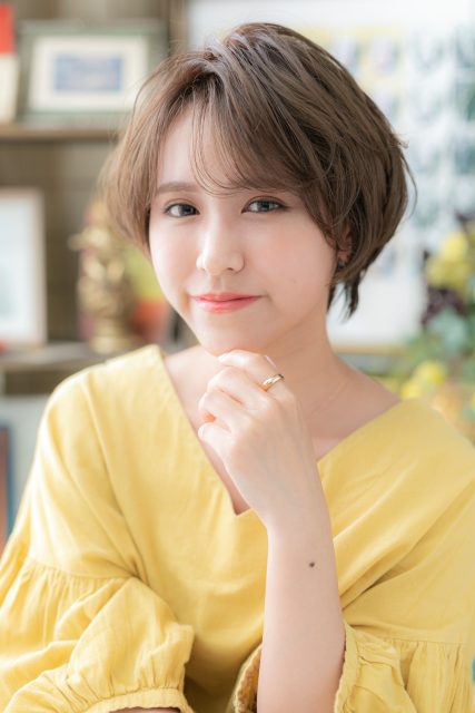 アシンメトリーかきあげバング小顔こなれヘア