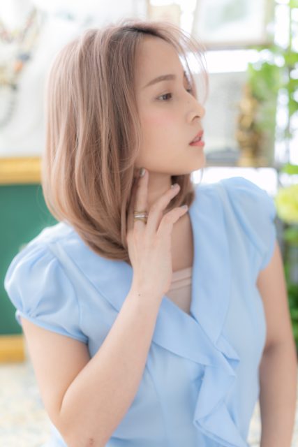 韓国風かきあげバング小顔ハイライトカラー