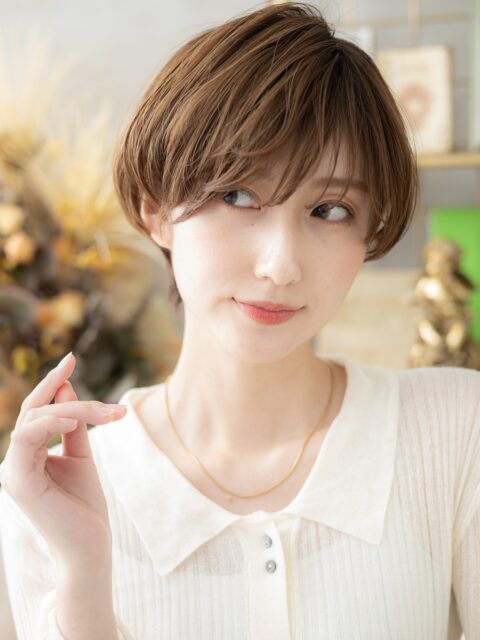 前髪ありくすみベージュ韓国風大人ショート20代30代