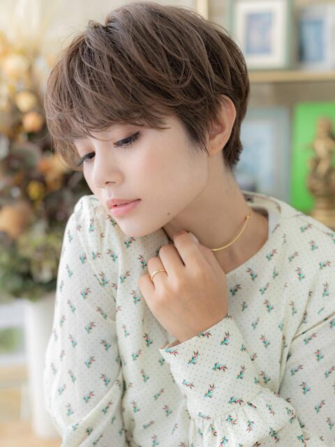 韓国風レイヤーアッシュベージュ小顔カット20代30代