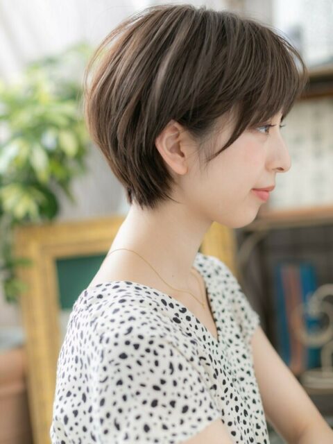 大人可愛いアッシュブラック小顔ショート20代30代