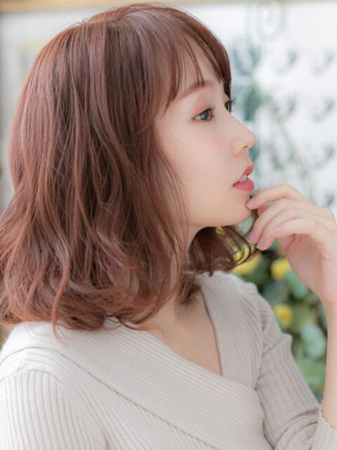 大人可愛いピンクベージュエアリーボブ20代30代