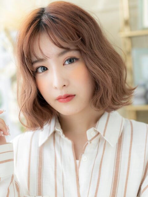 大人可愛いピンクベージュエアリーボブ20代30代