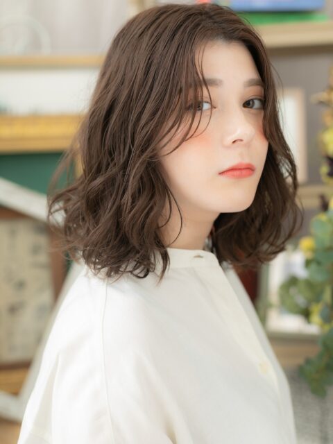 センターパート抜け感ミディアム20代30代
