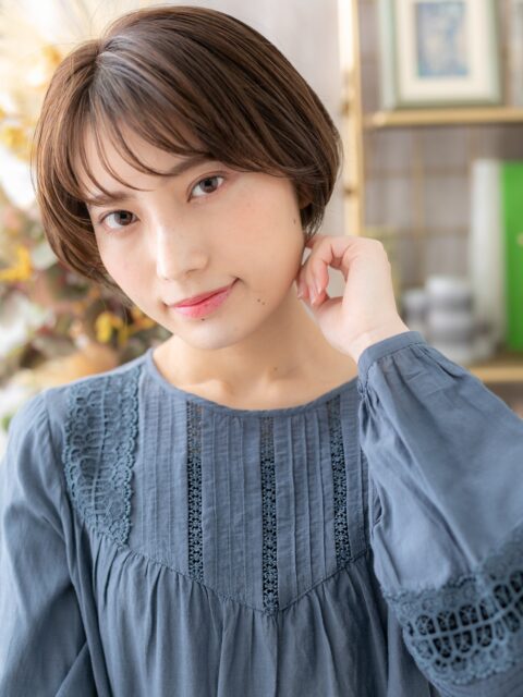 大人可愛い細めハイライト小顔ショート20代30代