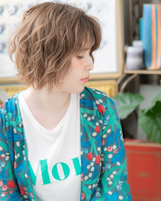 大人可愛いハイライト小顔ボブ20代30代