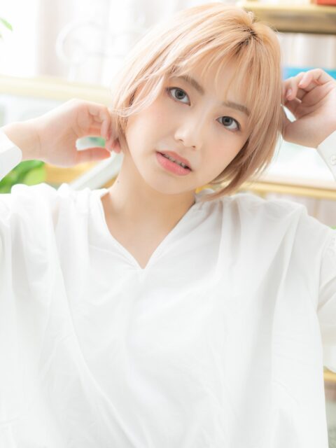 大人可愛いミルクティベージュウルフマッシュボブ20代30代