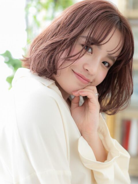 大人可愛いミルクティーピンクゆる巻きボブ20代30代