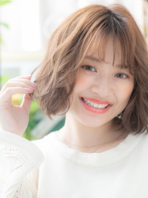 大人可愛い小顔くせ毛風ミディアム20代30代