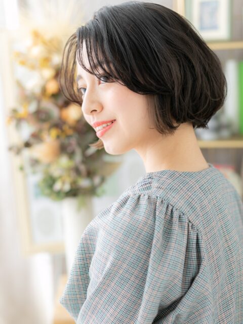 大人可愛いくせ毛風黒髪ショート20代30代