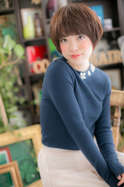 斜めバングで目力UP★前下がりショートウルフ