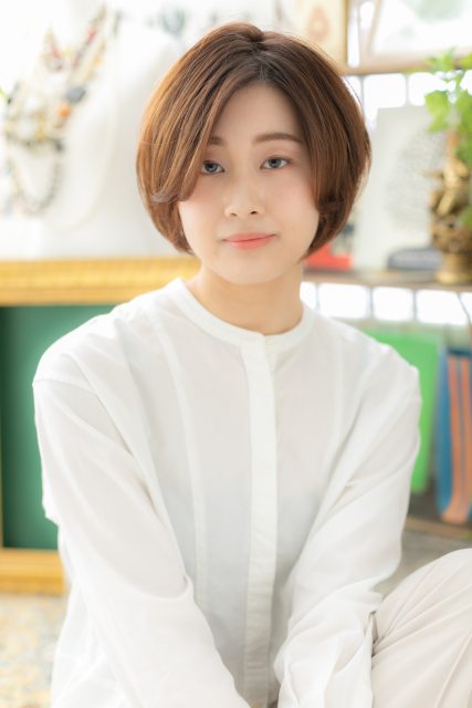 かきあげバング大人ハイライト前下がりボブ