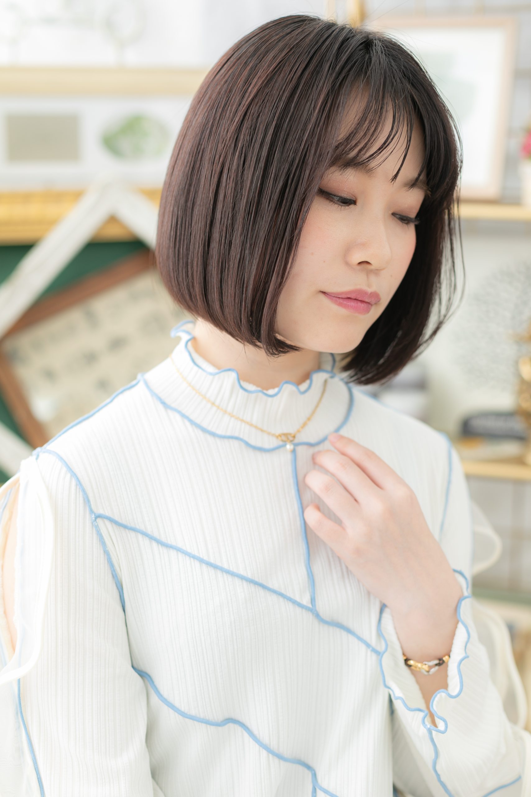バレイヤージュ前下がり切りっぱなしボブ