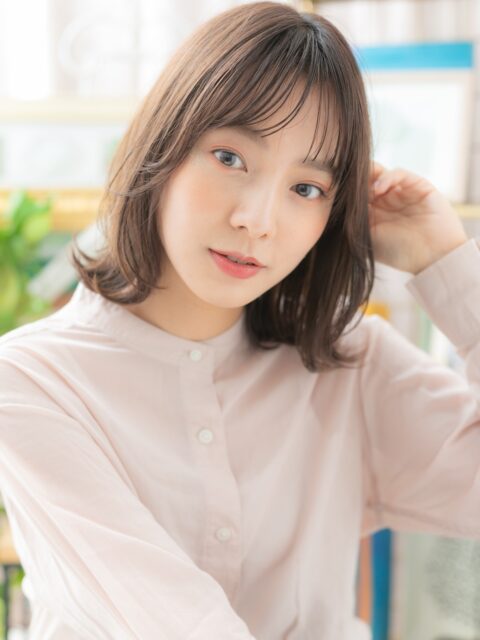グレージュアッシュ外ハネボブくびれヘア20代30代40代