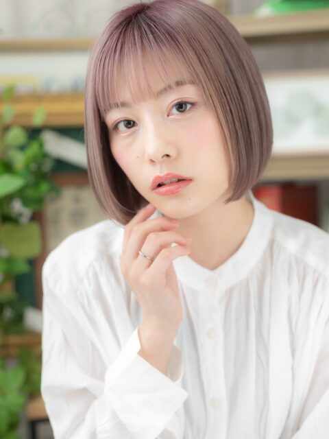 大人可愛いシルキーベージュ小顔ボブ20代30代