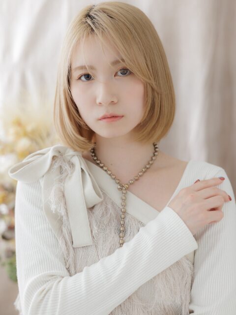 大人可愛い金髪小顔ボブ20代30代