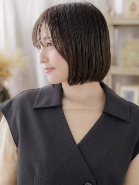 大人可愛いチャコールグレー前下がりボブ20代30代