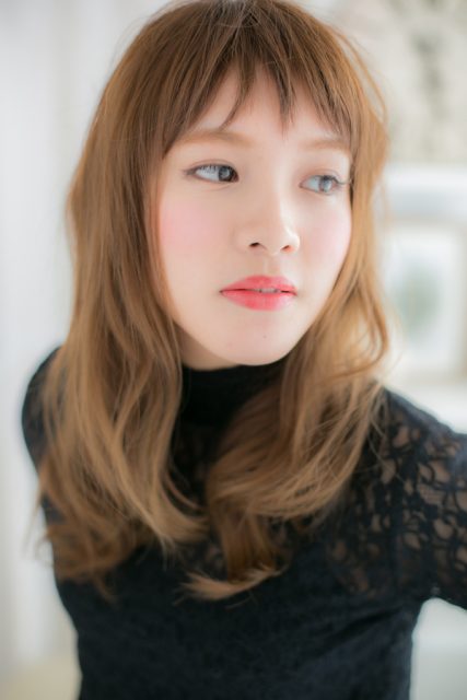 短めバングが新鮮！ラフウェーブ