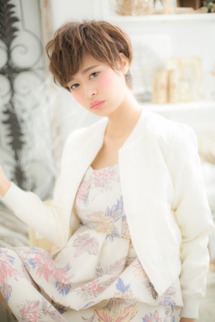 斜めバング暖色系カラー小顔ショートウルフ