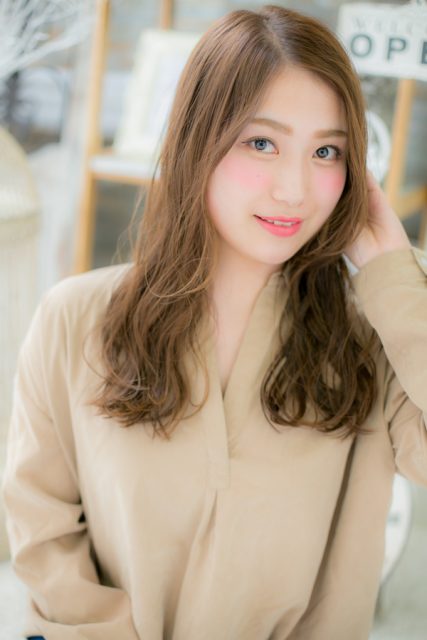 アシンメトリーがオシャレ♪大人女子のウェットウェーブ