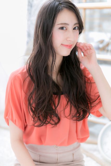 大人かわいい　くせ毛風ゆるふわウェーブ