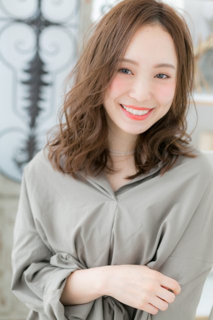 センターパートの大人・抜け感ミディ