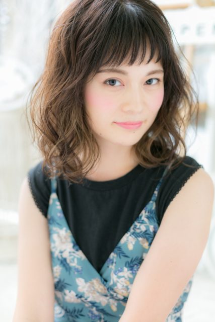 大人かわいいアシンメトリーミディ