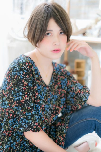 ツヤショート...前下がりで小顔見せ