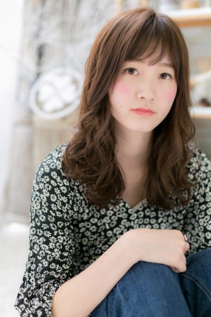 斜めバング×外ハネウェーブ