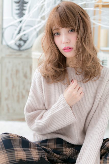 抜け感♪外国人風カラー前下がりセミディ