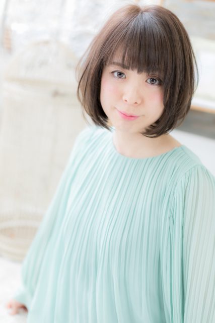触れたくなるような、前下がりシルキー大人ボブ