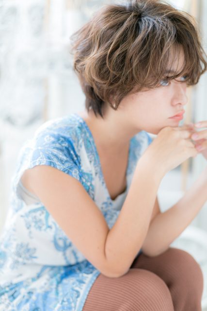 くせ毛風ラフウェーブのラグジュアリーショート