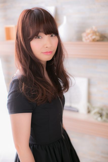 モードでガーリーなロング