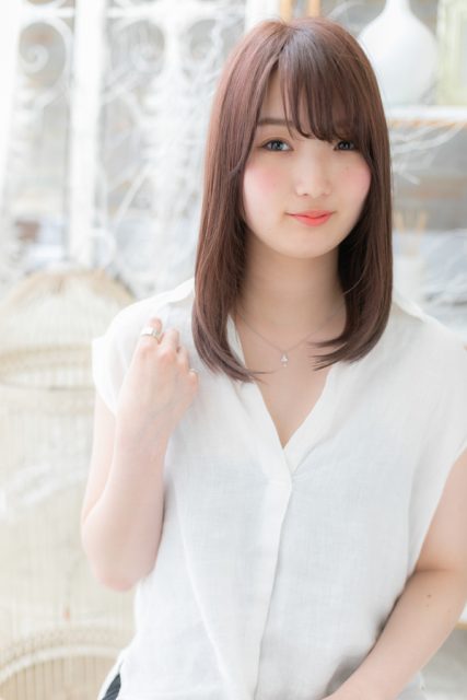 ピンクベージュで小顔やわらか女子力UPセミディ