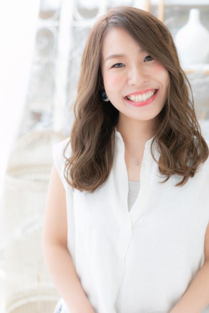 大人ガーリーくせ毛風こなれ無造作ウェーブ