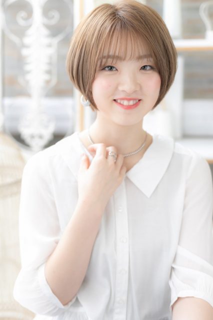 外国人風ハイトーンで垢抜け☆前下がりボブ