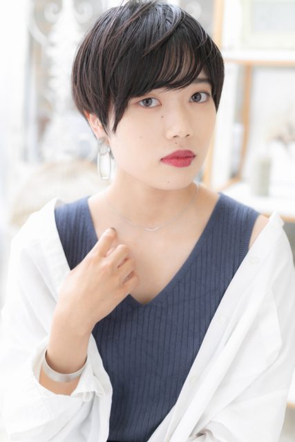 斜めバング＆前下がり＊ハンサムアッシュショート