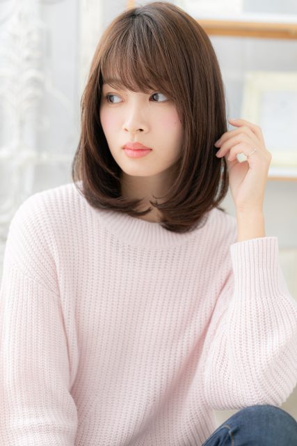 大人可愛いくすみカラー斜めバングワンカール