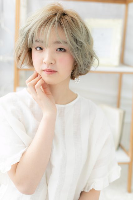 個性的ハイトーン！外国人風エアリーボブ