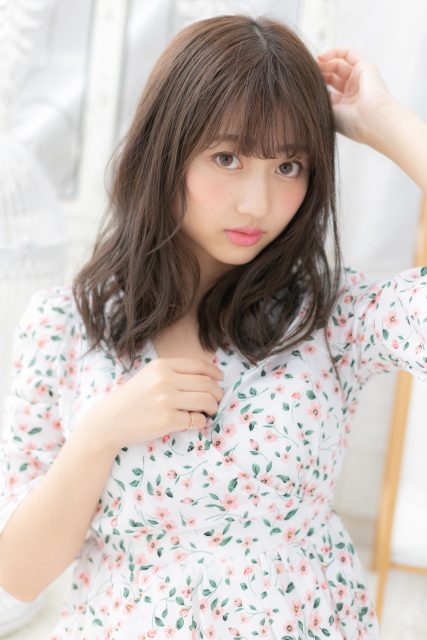 斜めバングくせ毛風無造作パーマローライト