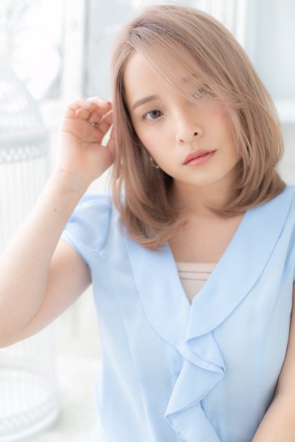 韓国風かきあげバング小顔ハイライトカラー