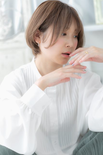 キャラメルベージュくせ毛風小顔ボブショート