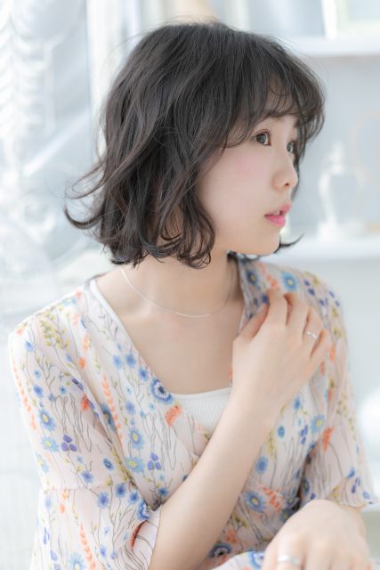 グレイアッシュ黒髪くせ毛風小顔エアリーボブ