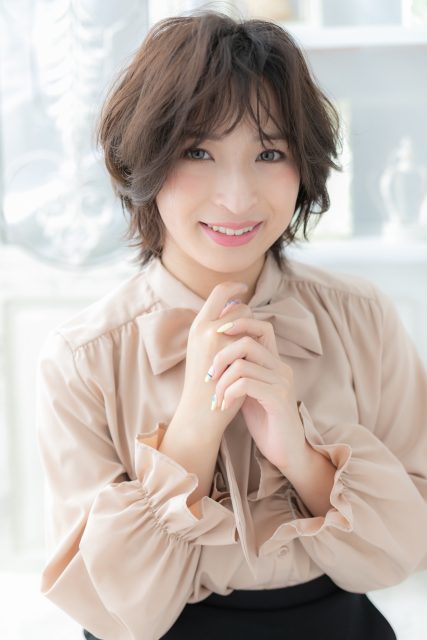 フレンチカジュアルくせ毛風小顔ウルフ