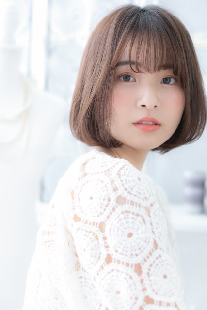 黒髪アッシュシースルーバング前下がりボブ